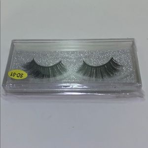 NEW!  Mink Eyelashes In Glitter Case!